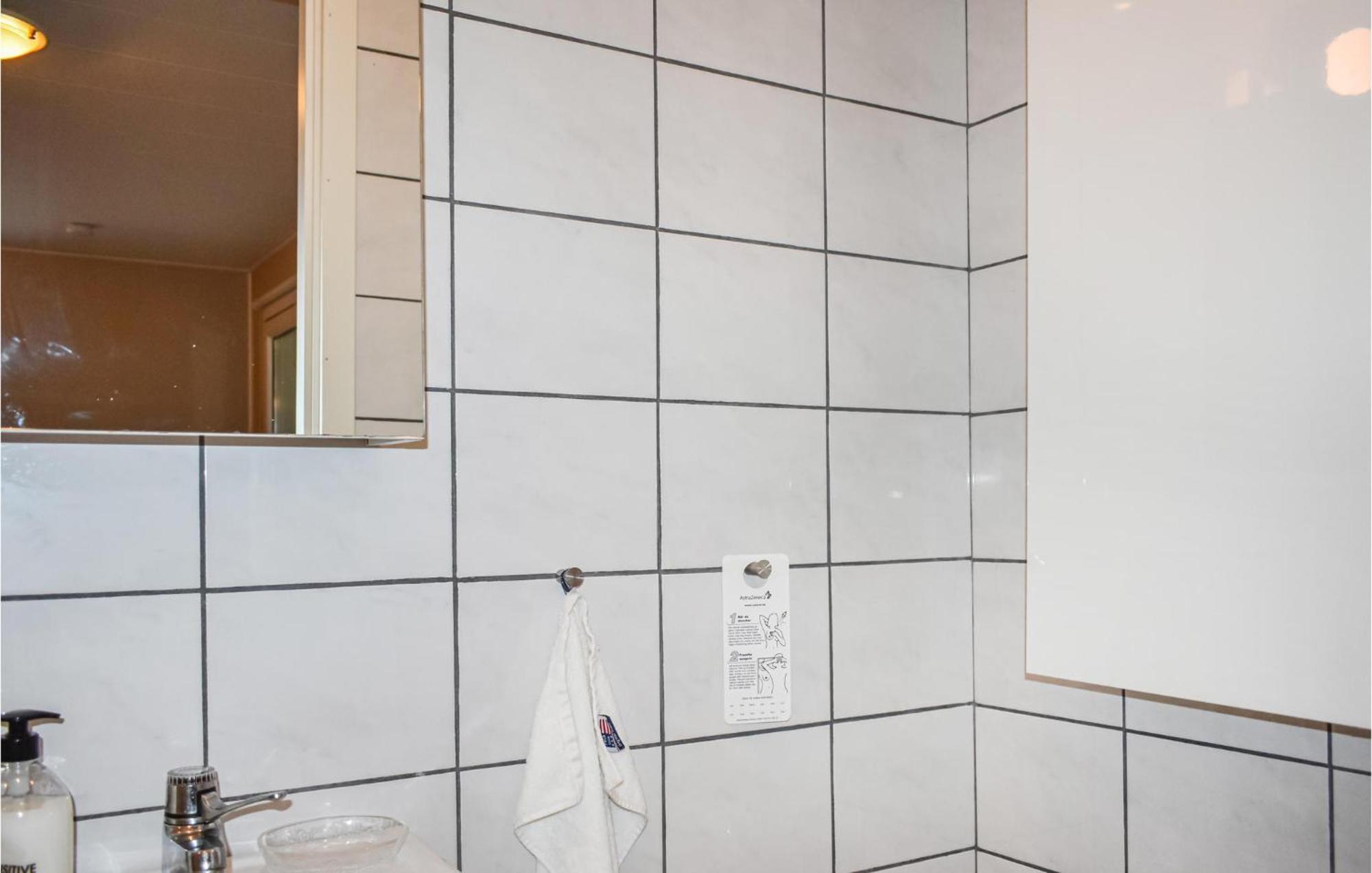 1 Bedroom Amazing Home In Hoellviken Exterior photo