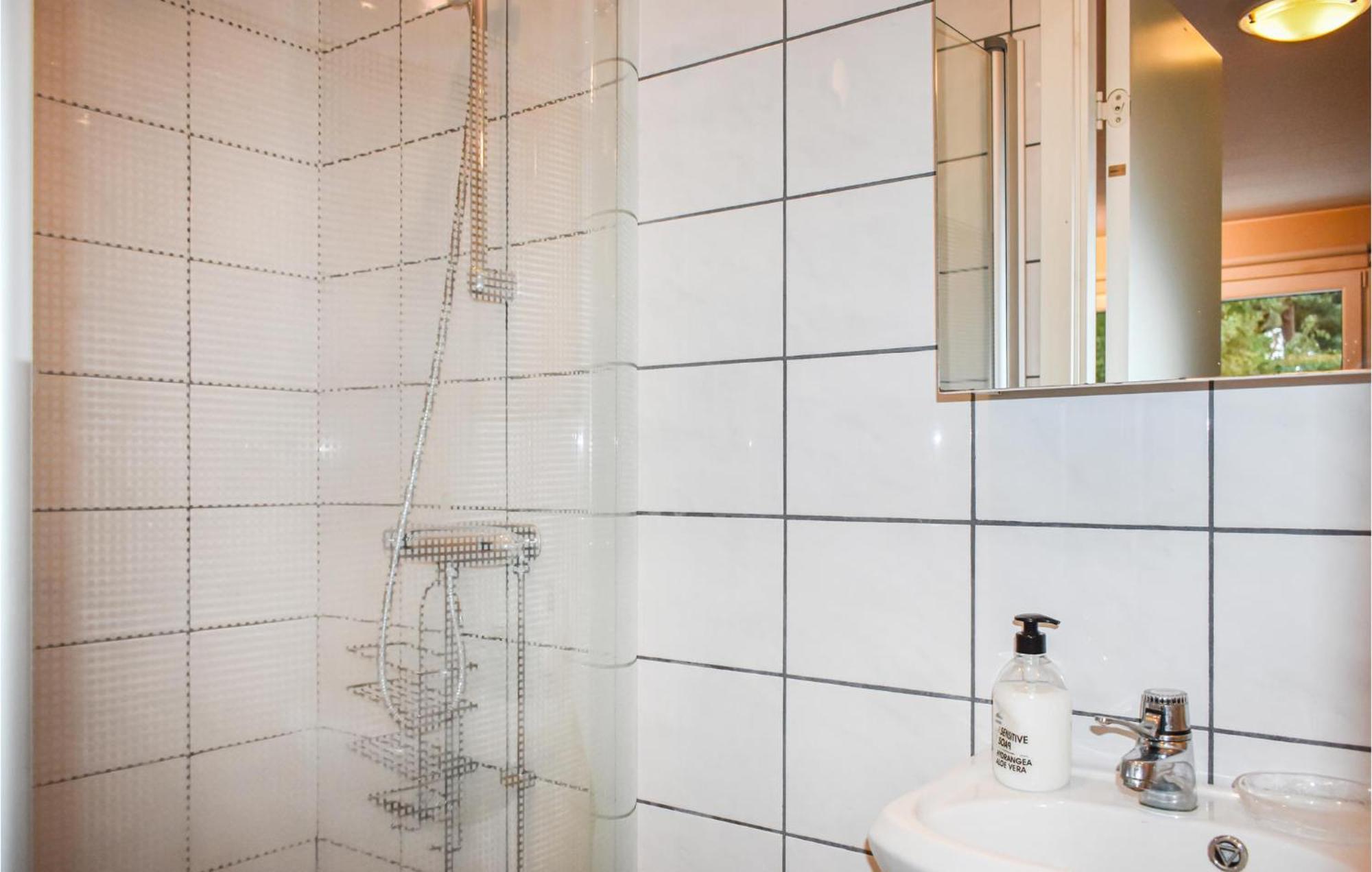 1 Bedroom Amazing Home In Hoellviken Exterior photo