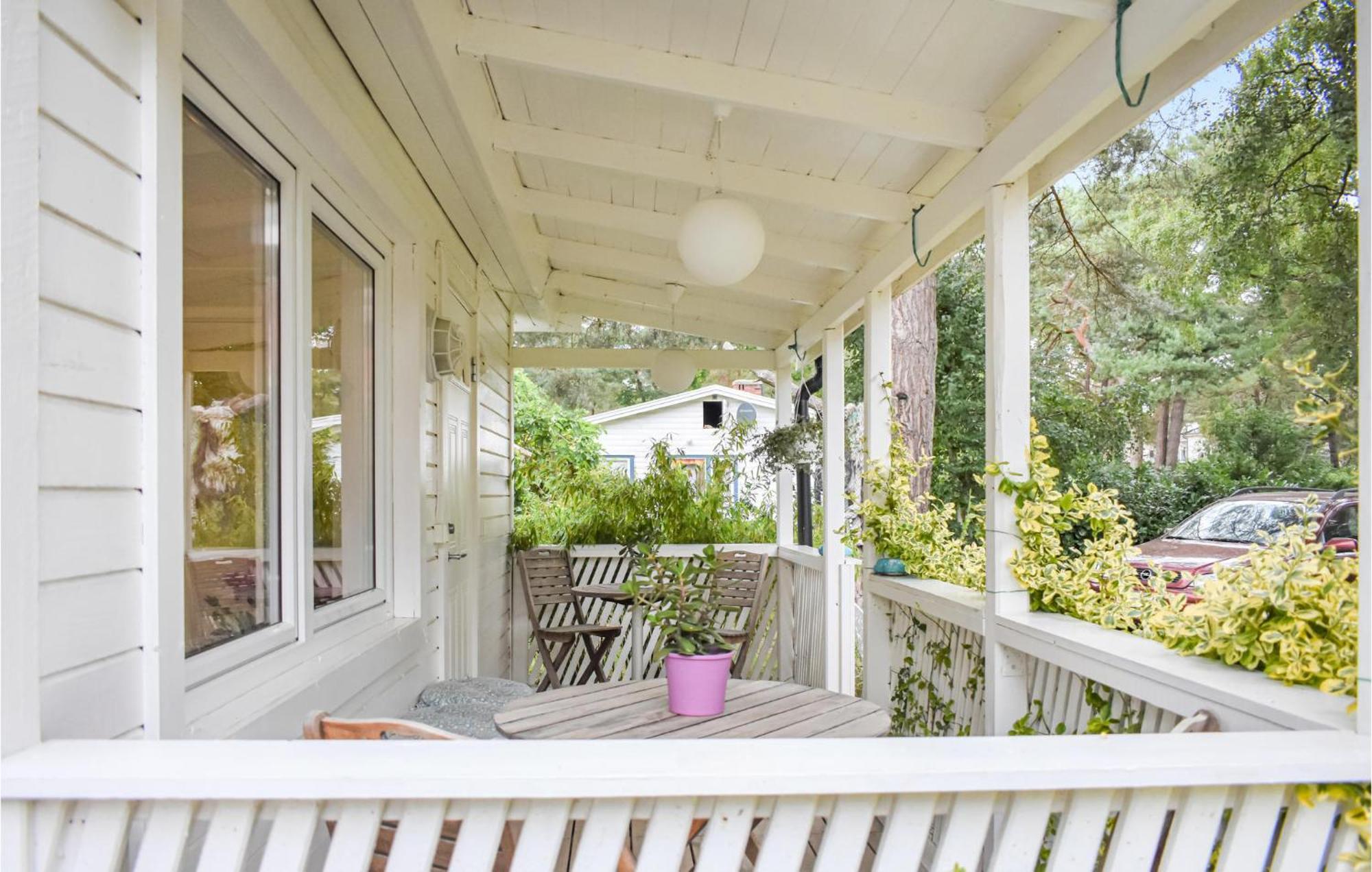 1 Bedroom Amazing Home In Hoellviken Exterior photo